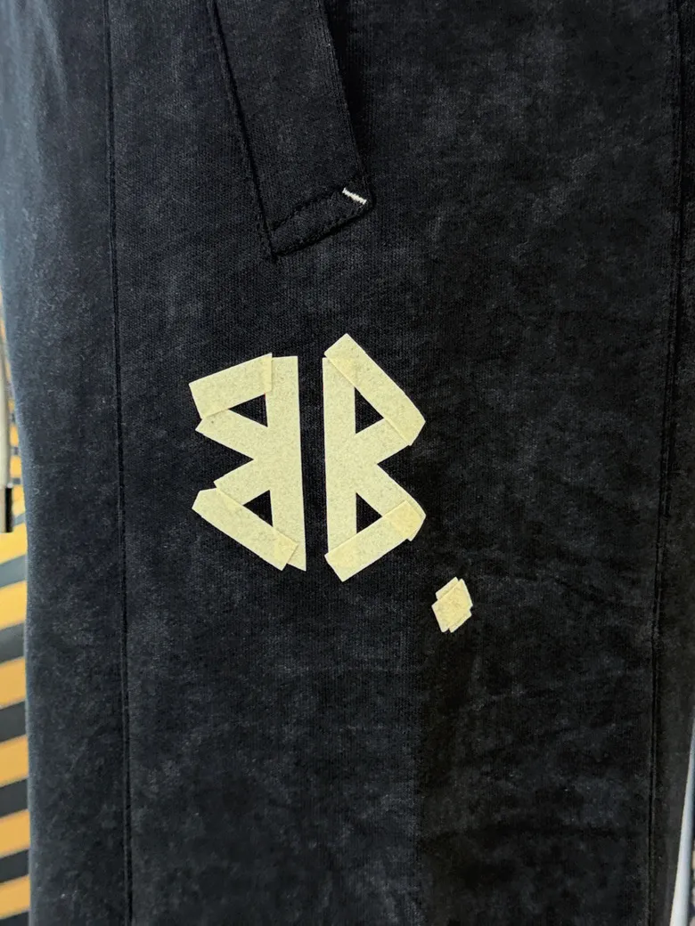 Balenciaga 🆕2026 Autumn and Winter New Arrival Casual Pants! 🎁On sale simultaneously on the official website. Brand Classic LOGO casual pants, customized fabrics, excellent comfort and strong touch. Highly recognisable, perfect appearance and craftsmanship. Size:M-3XL